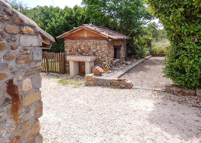 Gorgeous In Ferienhaus Les Mages