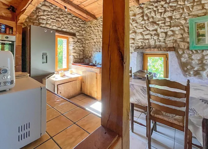 Gorgeous In Les Mages